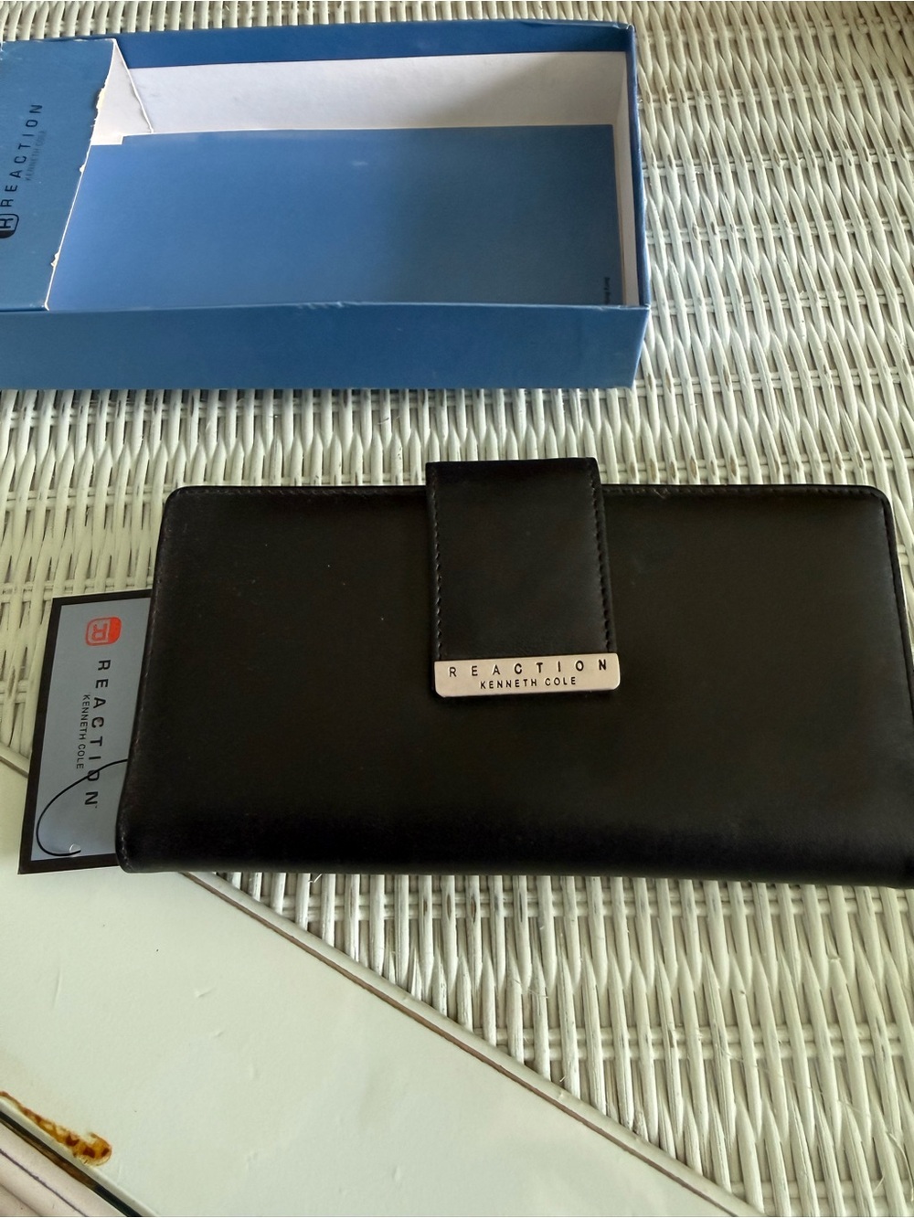 Kenneth Cole Reaction Black Leather Snap-Closure Card NIB